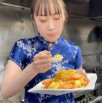 小姐姐在饭店吃什么饭,探寻地道佳肴